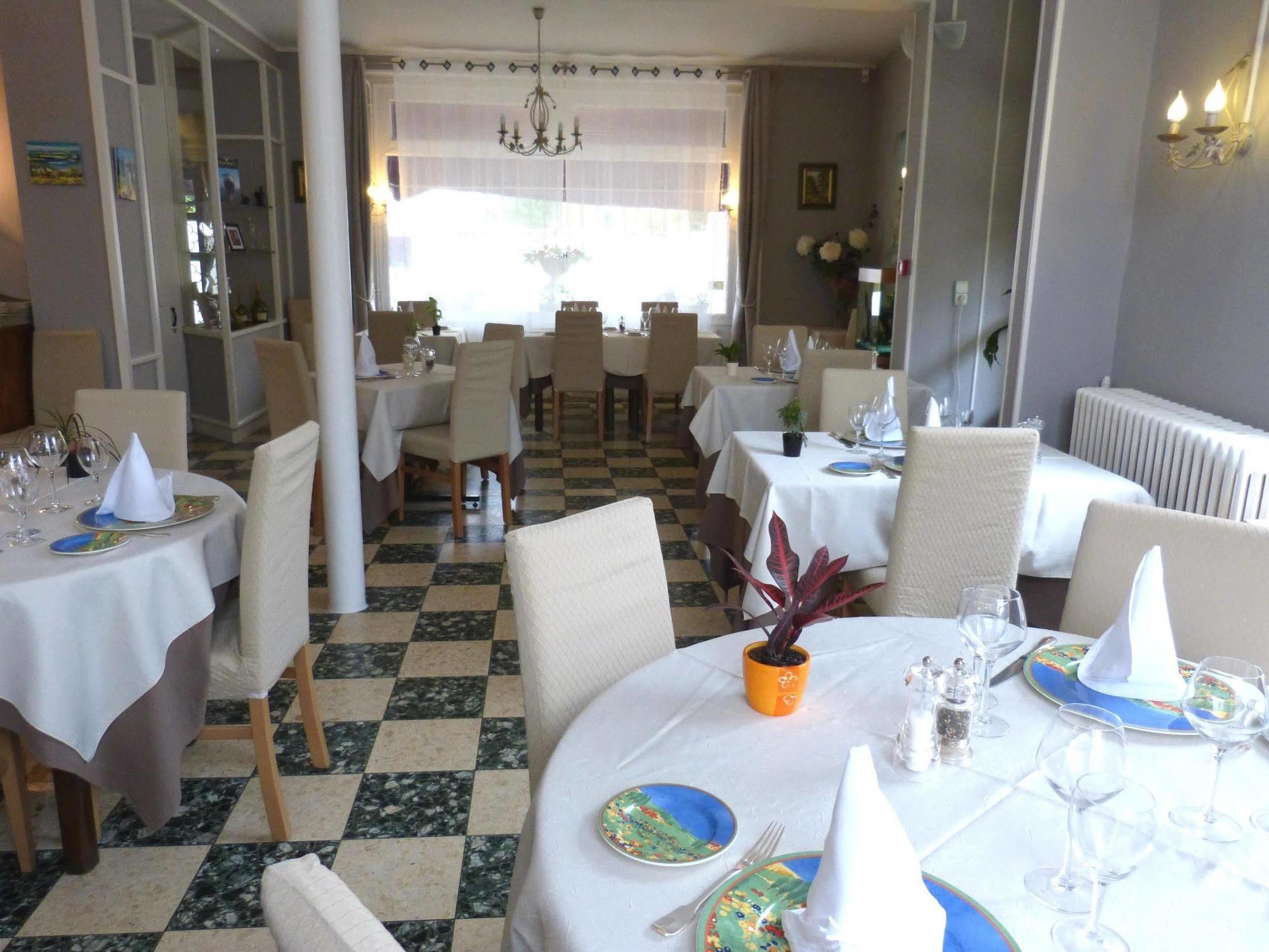 Hotel Restaurant "Le Relais" Courtenay  Eksteriør bilde